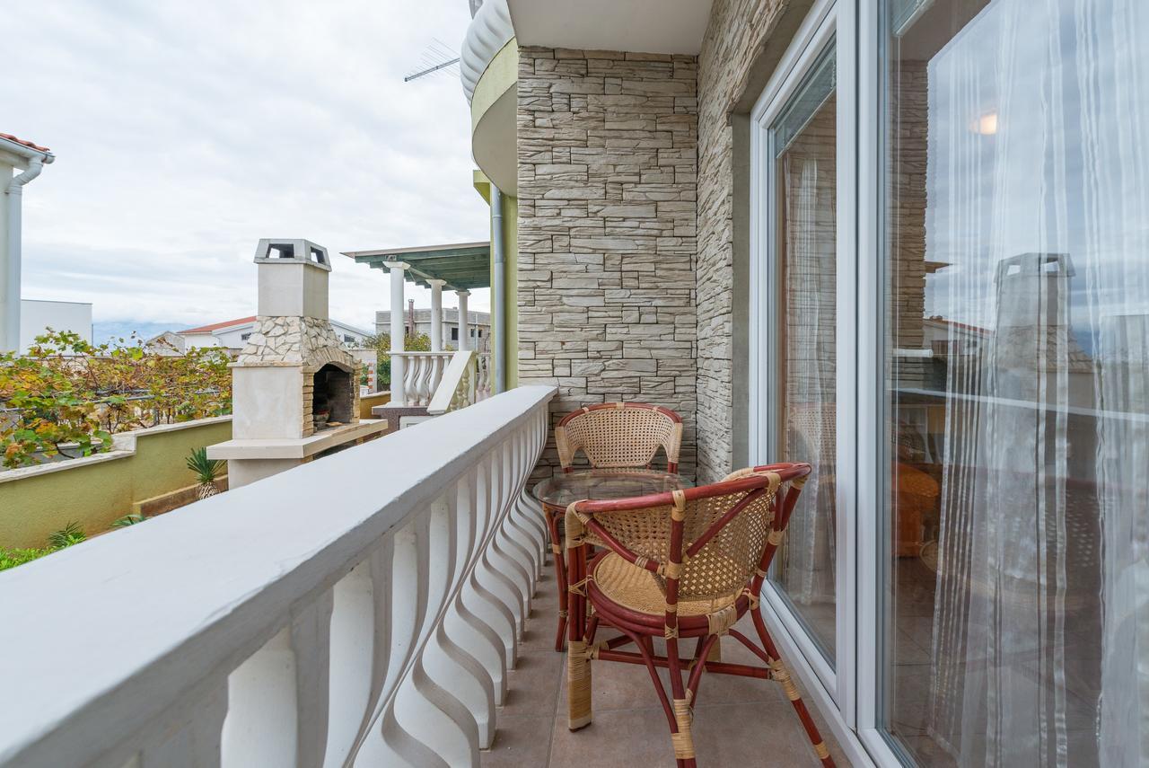 Apartments Mahnet Vir Εξωτερικό φωτογραφία