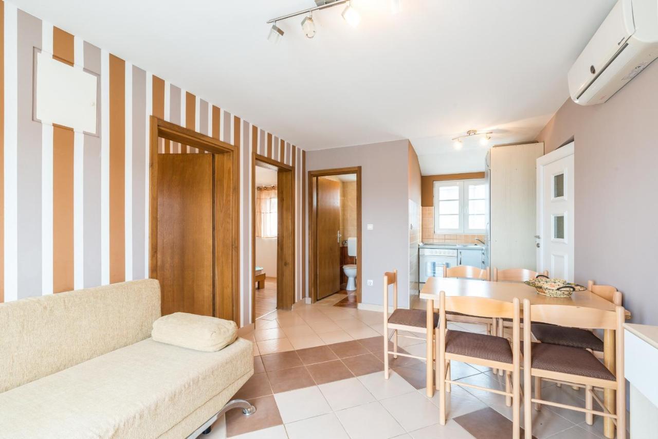 Apartments Mahnet Vir Δωμάτιο φωτογραφία