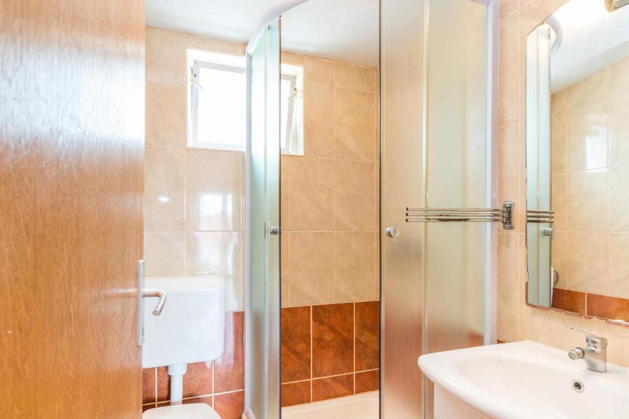 Apartments Mahnet Vir Δωμάτιο φωτογραφία